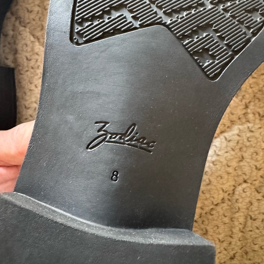 Zodiac Metallic Silver Loafers- super fun& sassy! Cute edging! FUN FASHION 🎉🎉 - Picture 4 of 14